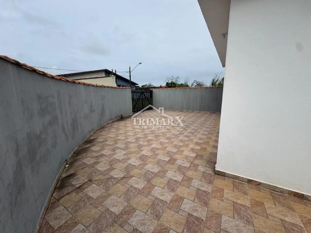 Casa no bairro Vila Erminda, em Peruibe, lado serra, a 50 metros da rodovia, em rua de terra, a 20 m do asfalto.. — foto 2